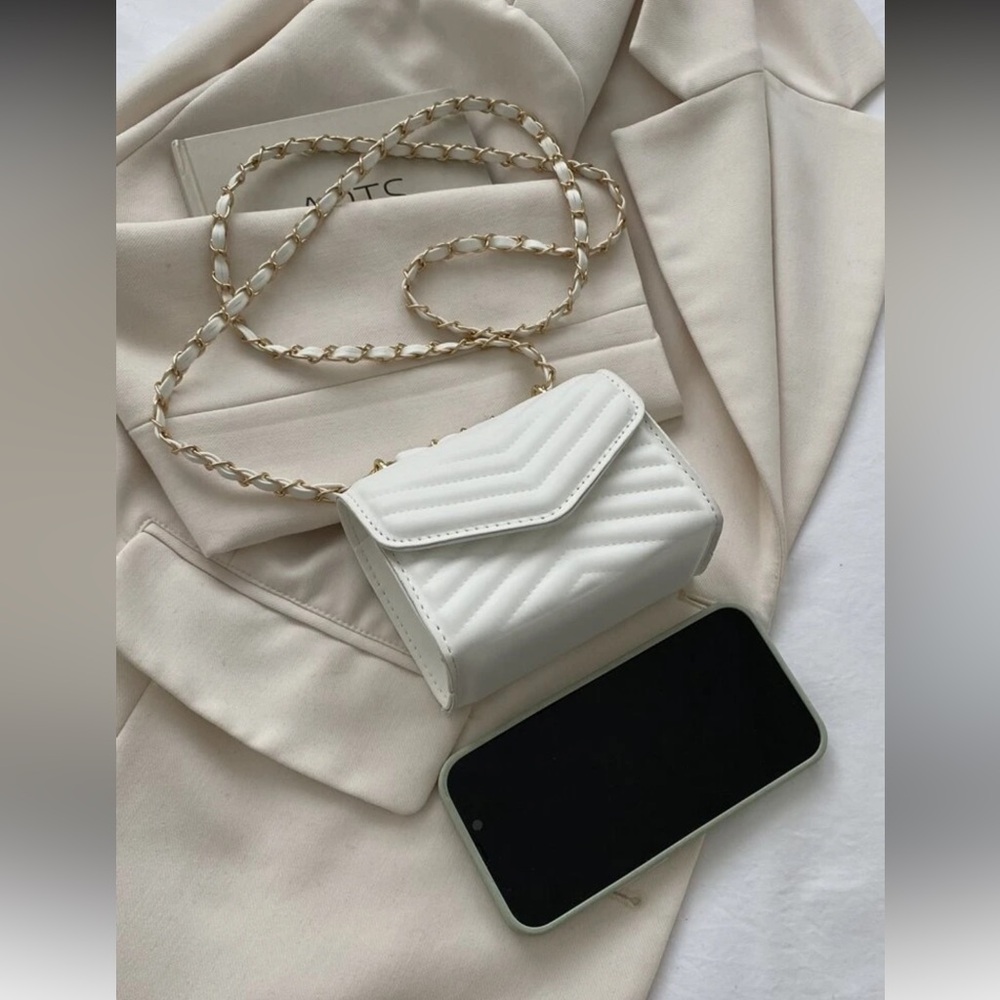 Quilted Chevron Chain Shoulder Bag - Black & White - Picture 6 of 14